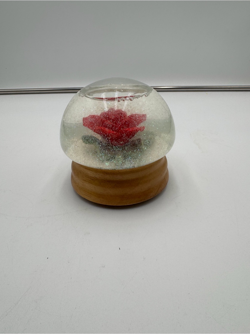 1991 San Francisco Music Box Red Rose Water Globe Snow Globe Wood Base Works